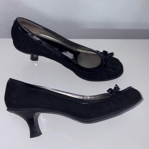 Black Dainty Bow Kitten Heels - Picture 5 of 16